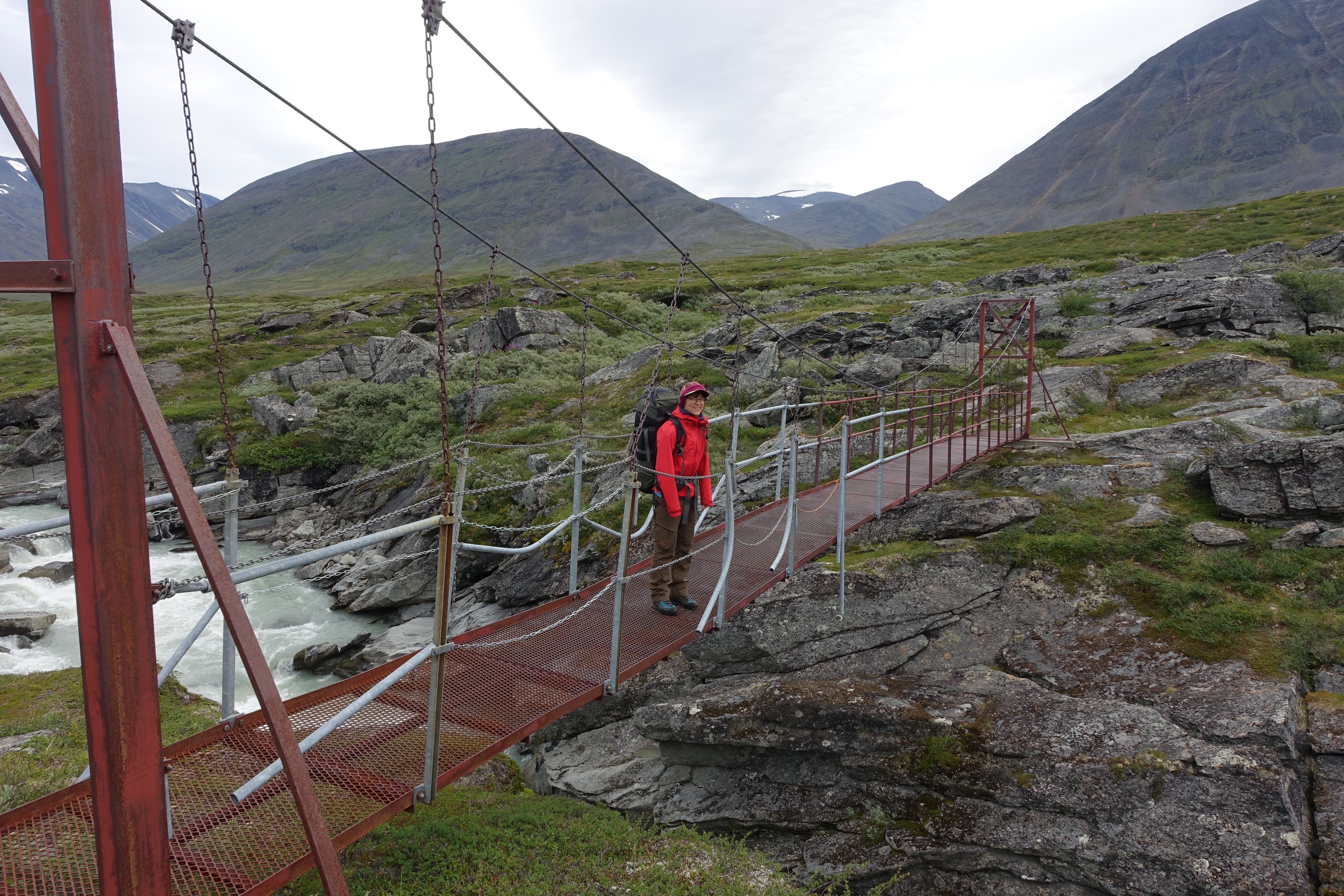 En ledsen bro över en fors