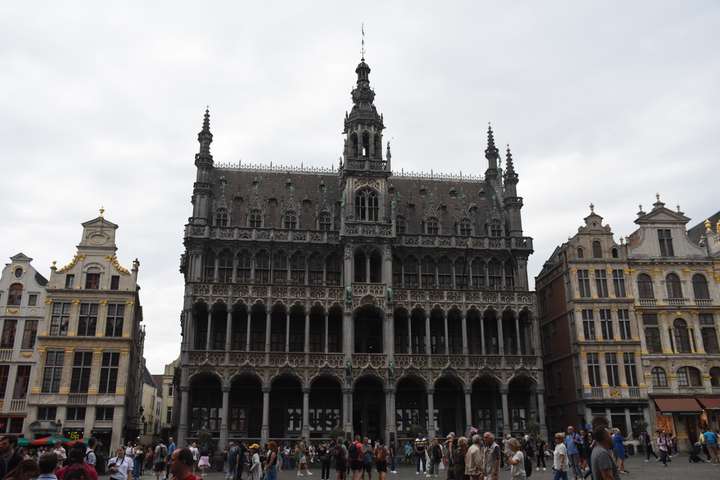 Flamboyant gothic hus